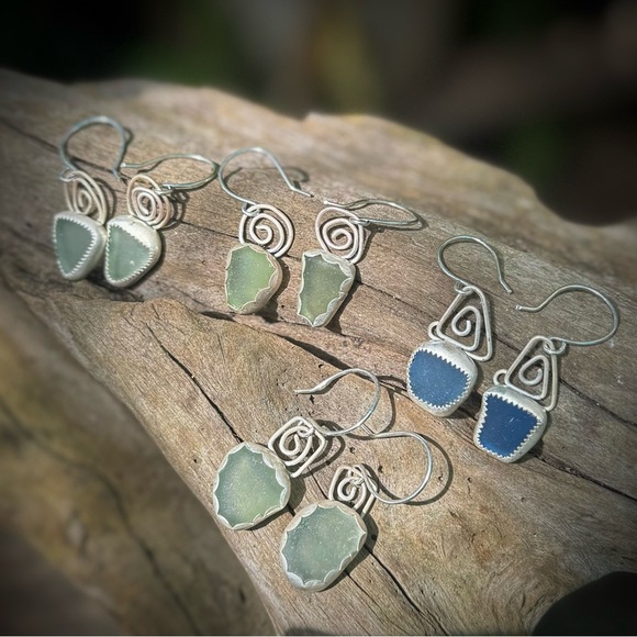 Cornflower blue sea glass Handmade sterling silver spiral swirl drop earrings - Picture 4 of 5